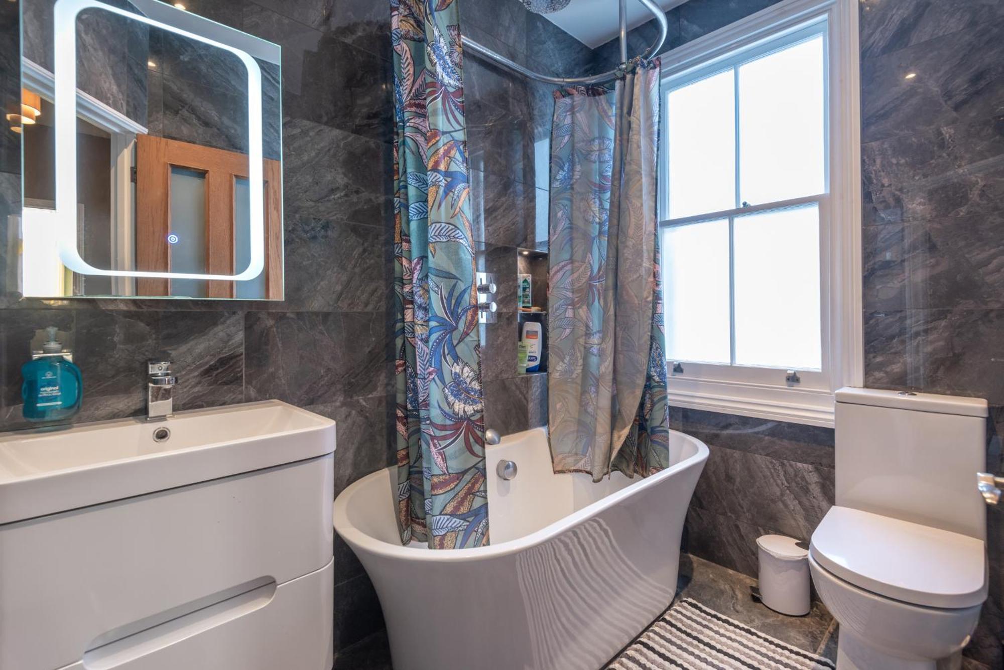 Lrg Stunning 5bd Crouchend House *